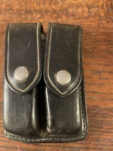 Aker 510-2 Double Magazine Leather Pouch Glock  17,22 Snap Closure