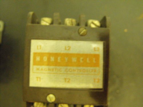 Honeywell Magnetic Controller/Contactor, 3 1/2&#034; tall, 2 1/2&#034; wide, 3&#034; long