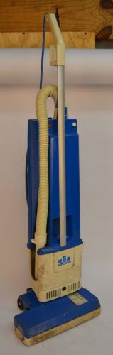 Windsor versamatic vse 1-3 commercial upright vacuum cleaner 14&#034; vse1-3 for sale