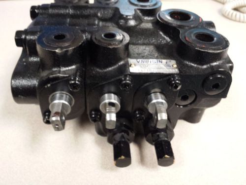 New toyota 3 spool control valve 67720-15301-71-b nishina for sale