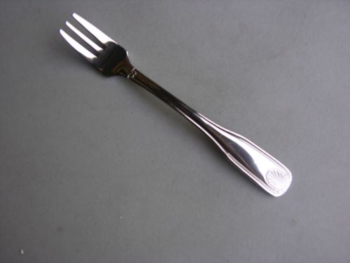 12 OYSTER/COCKTAIL FORKS SHELL EX-HEAVY WEIGHT 18/0 S/S