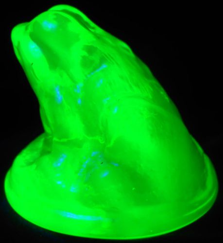 Green Vaseline solid glass Frog / Toad Figurine Paperweight uranium yellow heavy
