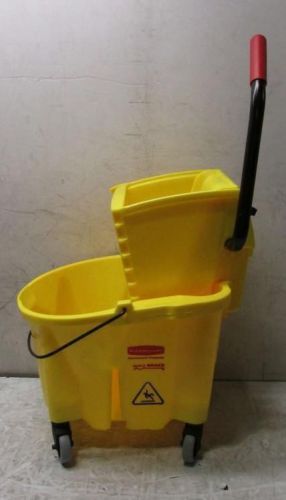 Rubbermaid 7480-18 WaveBrake 26 Qt. Side Press Combo Mop Bucket