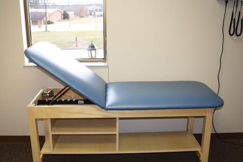 Clinton 1030 Exam Treatment Table : 27 Inches With Shelves!!! Great Condition!