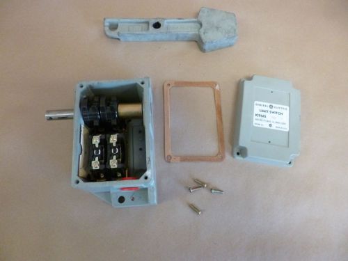 G.E. CRANE HOIST LIMIT SWITCH # IC9445 C200 , COMPLETE WITH ARM NO WEIGHT , NEW