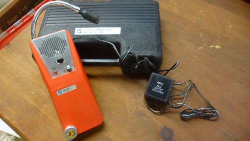 TIF 8800 COMBUSTIBLE GAS DETECTOR IN GREAT CONDITION WITH AC ADAPTER &amp; CASE, AA+
