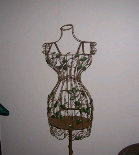 Elegant Tuscan Scrolling Iron Metal Dress