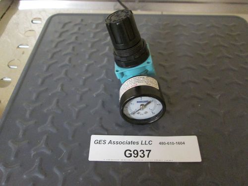 WILKERSON R00-02L00 Pressure Regulator and Gauge 1/4&#034;
