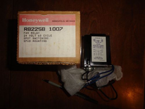 Honeywell Fan Relay R8225B 1007 - 24 Volt - SPST switching Spud mounting
