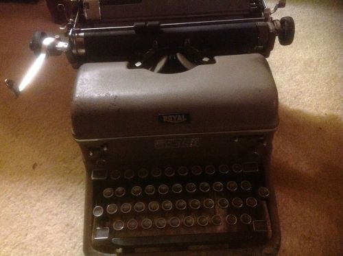 Royal Antique Typewiter