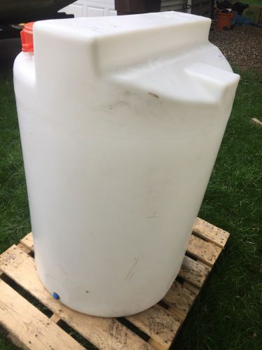 100 gallon poly water storage tank prominent  BRAND NEW