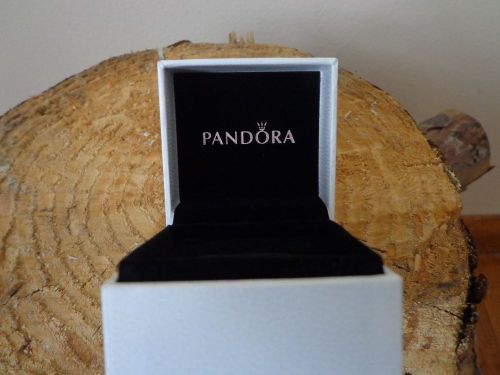 Pandora Paper Gift BOX ONLY Size S 2&#034;/2&#034; White  MEW AUTHENTIC Charms Box