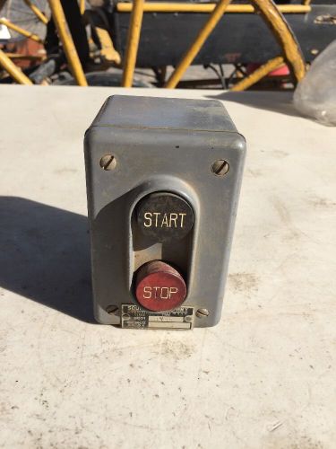 Square D Vintage Class 9001 type Bw-40 Push Button Station Start-Stop