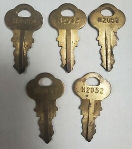 Lot of 5 Vintage CHICAGO LOCK CO Brass H2052 Series Keys Shipman Vending Machine