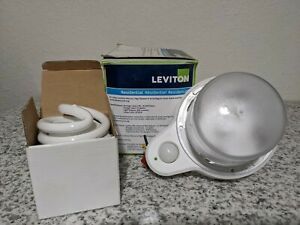 LEVITON 9863-OCC Occupancy Sensor Florescent Lampholder W/ Guard 13w CFL BULB
