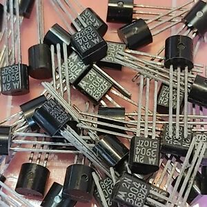2N3904 NPN Transistor NEW NOS 40v 200ma TO92 Motorola