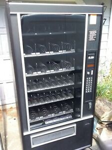 USI 3158 Vendors Snack Vending Machine