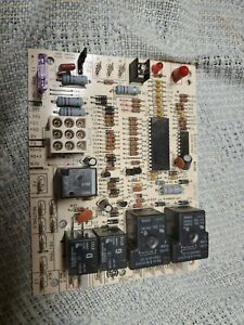 OEM Goodman B18099-13 1012-933D Furnace Control Circuit Board