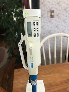 Biohit Proline Electronic Single Channel Pipette, 50-1000uL, w/ Charging Stand