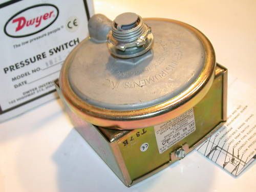 NEW DWYER DIFFERENTIAL PRESSURE SWITCH 1823-20
