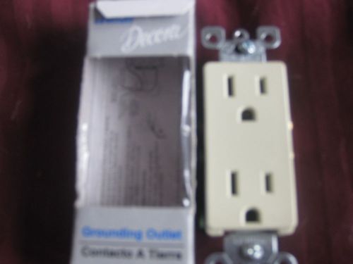 New Leviton Decora Grounding Outlet 5325-ISP 2 Pole 3 Wire Ivory LOOK!