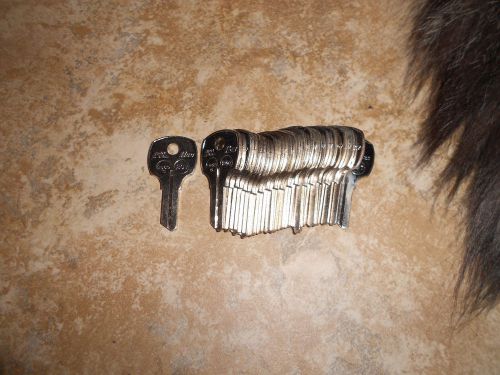 Lot of 18 ilco brand ro7(1069g) keyblanks, for national rockford cabinet locks for sale