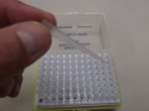 Pipette tips 1-200ul  one box of 96 for sale
