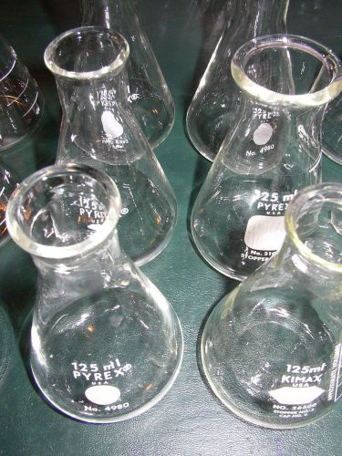 Lot of 18 Erlenmeyer flasks, 125 mL, Pyrex and Kimax.