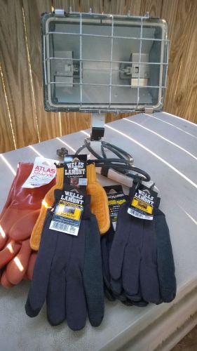 Work Light w/Tripod &amp; 5 Pairs Wells Lamont Work Gloves - Large