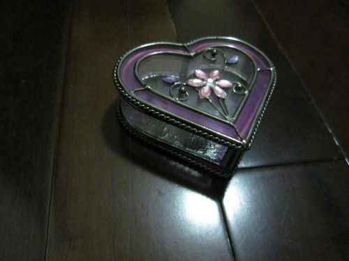 BEAUTIFUL METAL FRAME AND COLOUR GRASS BODY HEART SHAPE JEWELRY BOX