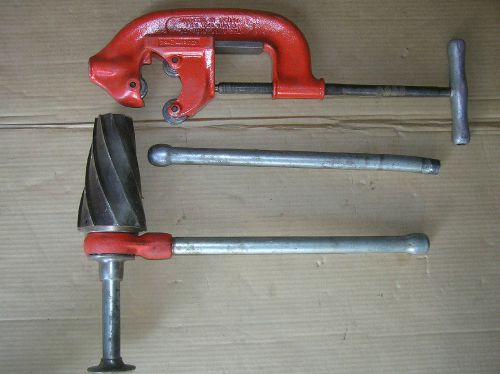 Ridgid 2&#034;- 4&#034; reamer &amp; pipe cutter 3 wheel 2&#034;- 4&#034;  (good dond) for sale