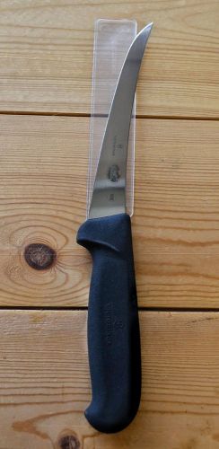 VICTORINOX MEAT CUTTER&#039;S 6 INCH CURVED BONING KNIFE