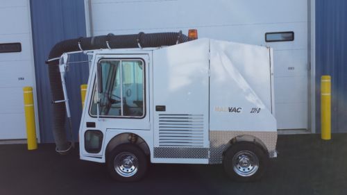 MADVAC 231-D LITTER COLLECTION VEHICLE