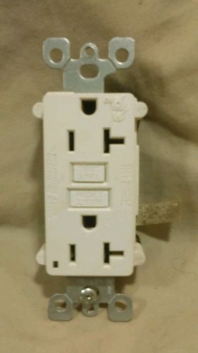 New Leviton Electrical Outlet 96806-021 ZR 6