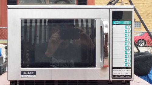 Sharp 1200w/r-22gt commercial microwave oven 1200 watts excellent condition look for sale