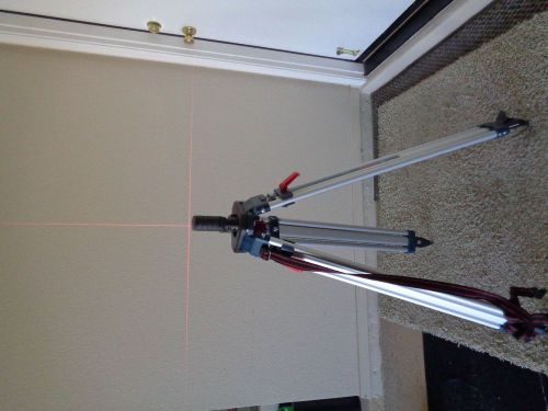BOSCH GLL2-40 Self Leveling Cross Line Laser With Case Tripod and box