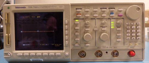 Tektronix TDS 744A Color Four Channel Digitizing Oscilloscope 500MHz - 2 GS/s