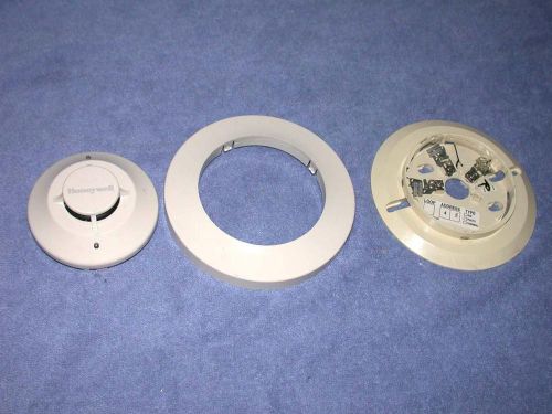 Notifier Honeywell TC807B1059 Smoke Automatic Fire Detector + base + ring Free S