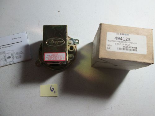 NEW IN BOX DWYER PRESSURE SWITCH VACUUM 494123 0.07-0.15 SNAP 1AG1600803 (199-1)