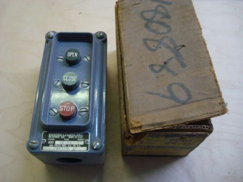 New Square D Class 9001 RK-2C Control Station Open Close Stop Push Button