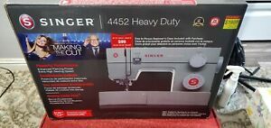 SINGER 4452 Sewing Machine Heavy Duty New In Box 110 Stitch Applications Metal