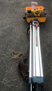 Northwest Instrument Inc. Tripod &amp; Transit Level