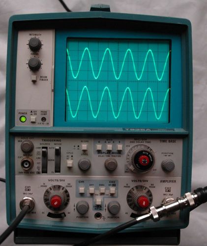 Tektronix T935A 35MHz Two Channel Oscilloscope, Two Probes, Power Cord, Great