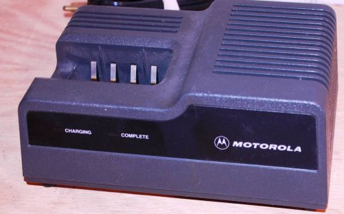 Motorola Battery Charger NTN4633C for  MT1000 P200 HT600 22V  1100mA.