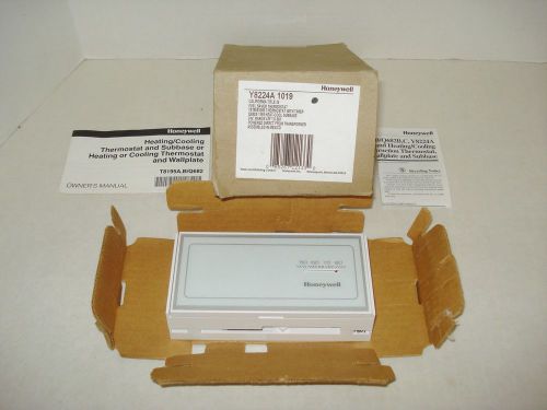Honeywell Y8224A-1019 Energy Saver Heating Cooling Wallplate Subbase THERMOSTAT