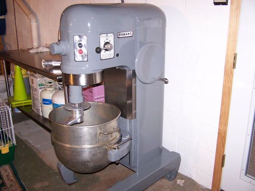 60QT HOBART MIXER IN GREAT CONDITION INCLUDES NEW DOUGH HOOK AND PADDLE