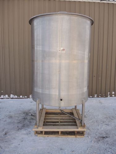 790 GALLON STAINLESS STEEL TANK