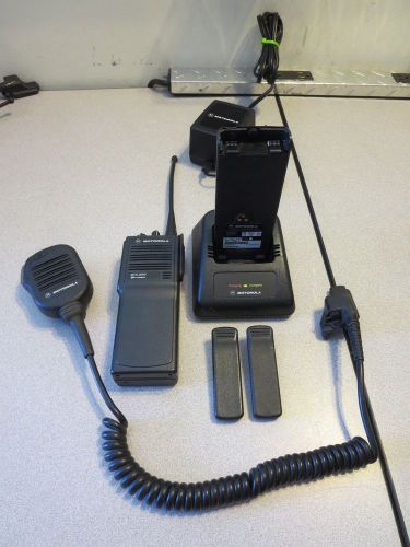 Motorola MTS 2000 Model I 800 Mhz, 3 watt, 48ch Radio/Charger/2 Batteries/Mic