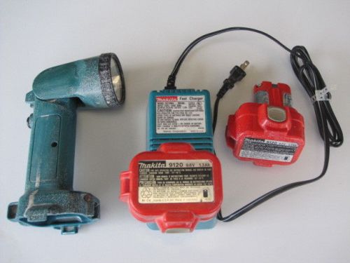 Makita Fast Charger DC1290A 9.6v &amp; 12v (2) Batteries and Flashlight Works Well