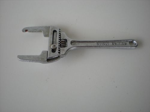 Slip and lock-nut wrench plumbers tool plumbing adjustable wrench for sale